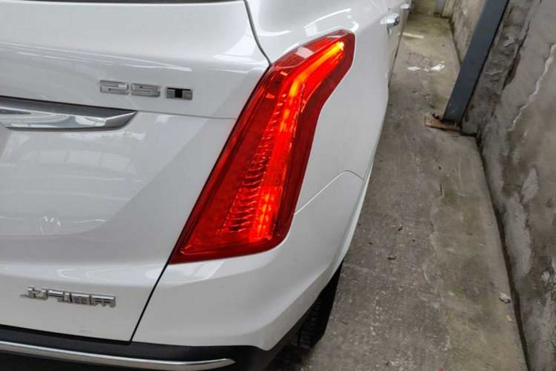 Used Cadillac XT5 2017 Anniversary Edition 25T Luxury Model Exterior 3