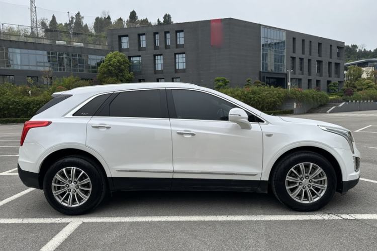 Used Cadillac XT5 2017 Anniversary Edition 28T Four-Wheel Drive Luxury Model Exterior 4