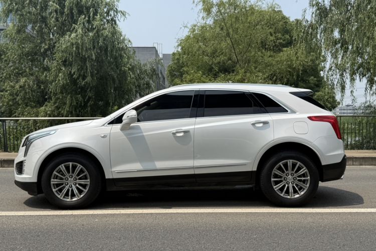 Used Cadillac XT5 2017 Anniversary Edition 28T Four-Wheel Drive Luxury Model Exterior 5