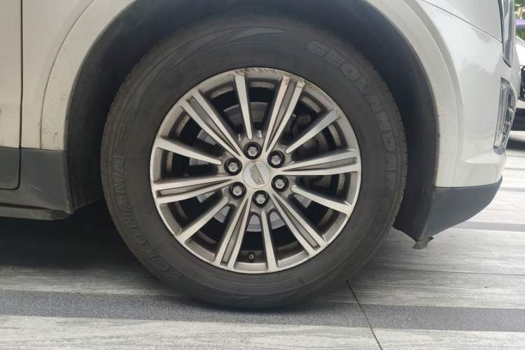 Used Cadillac XT5 2017 Anniversary Edition 25T Luxury Model Exterior 7