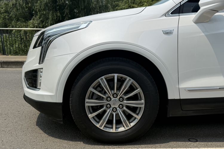Used Cadillac XT5 2017 Anniversary Edition 28T Four-Wheel Drive Luxury Model Exterior 8
