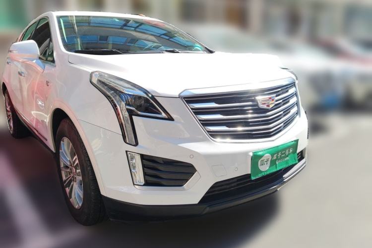 Used Cadillac XT5 2017 Anniversary Edition 28T Four-Wheel Drive Luxury Model Front Right 45 Deg