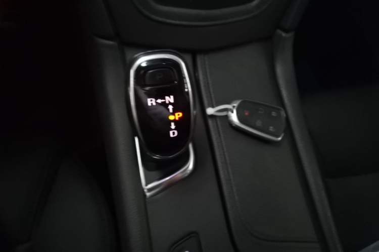 Used Cadillac XT5 2017 Anniversary Edition 25T Luxury Model Gear Lever