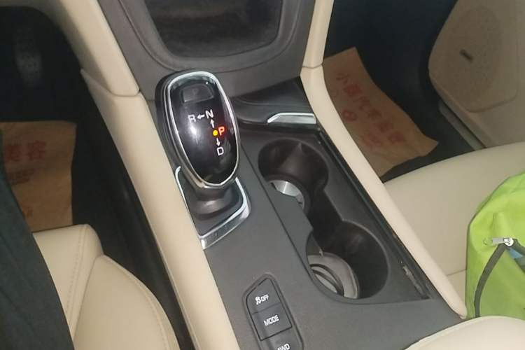 Used Cadillac XT5 2017 Anniversary Edition 28T Four-Wheel Drive Tech Model Gear Lever