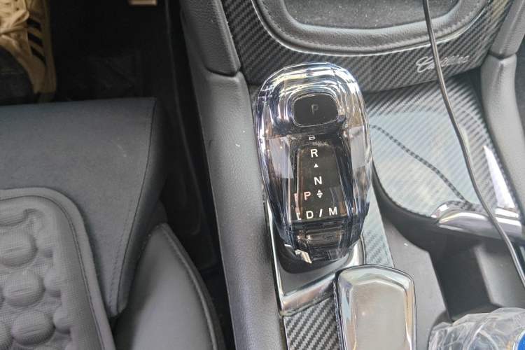 Used Cadillac XT5 2017 Anniversary Edition 25T Luxury Model Gear Lever