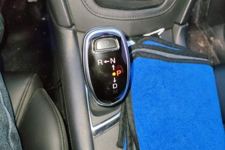 Used Cadillac XT5 2017 Anniversary Edition 28T Four-Wheel Drive Tech Model Gear Lever