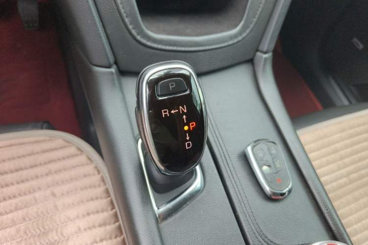 Used Cadillac XT5 2017 Anniversary Edition 25T Luxury Model Gear Lever