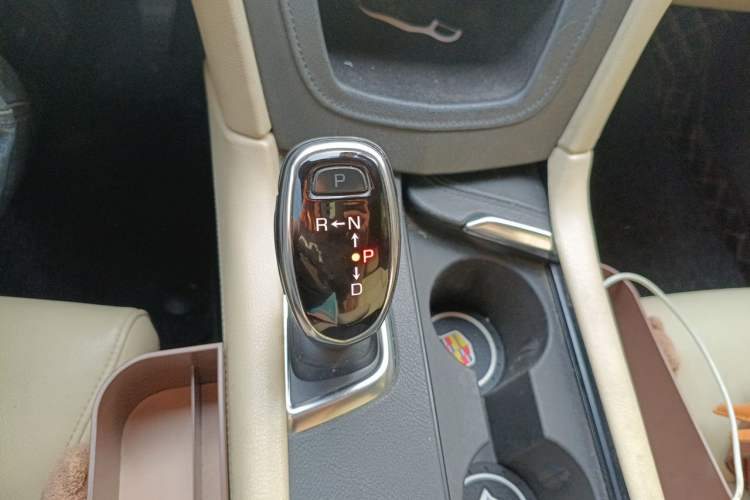 Used Cadillac XT5 2017 Anniversary Edition 25T Tech Model Gear Lever