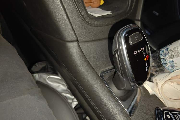 Used Cadillac XT5 2017 Anniversary Edition 25T Luxury Model Gear Lever