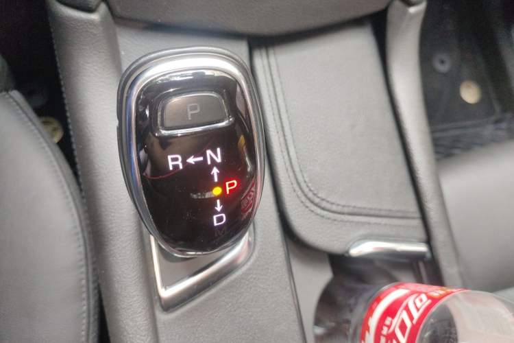 Used Cadillac XT5 2017 Anniversary Edition 25T Luxury Model Gear Lever