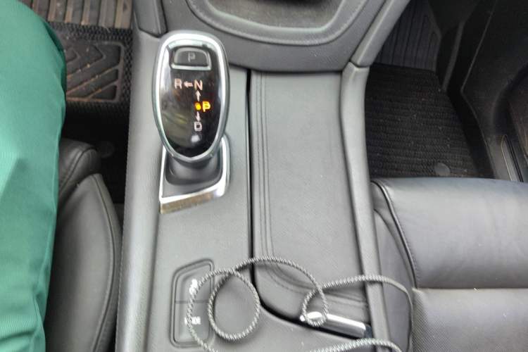 Used Cadillac XT5 2017 Anniversary Edition 25T Luxury Model Gear Lever