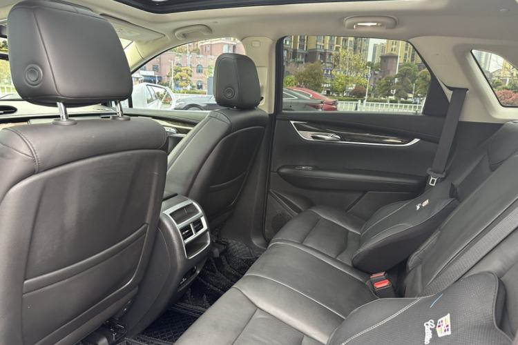 Used Cadillac XT5 2017 Anniversary Edition 28T Four-Wheel Drive Luxury Model Interior 3
