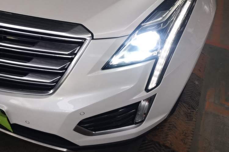 Used Cadillac XT5 2017 Anniversary Edition 25T Luxury Model Left Front Headlight