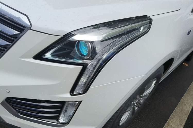 Used Cadillac XT5 2017 Anniversary Edition 25T Luxury Model Left Front Headlight
