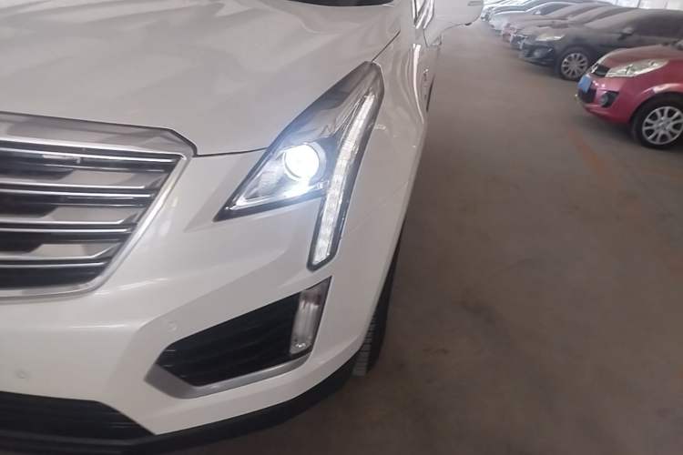 Used Cadillac XT5 2017 Anniversary Edition 28T Four-Wheel Drive Tech Model Left Front Headlight
