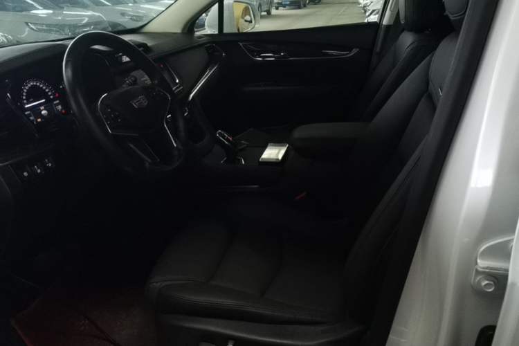 Used Cadillac XT5 2017 Anniversary Edition 25T Luxury Model Left Front Seat