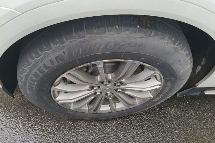 Used Cadillac XT5 2017 Anniversary Edition 25T Luxury Model Left Front Wheel Hub