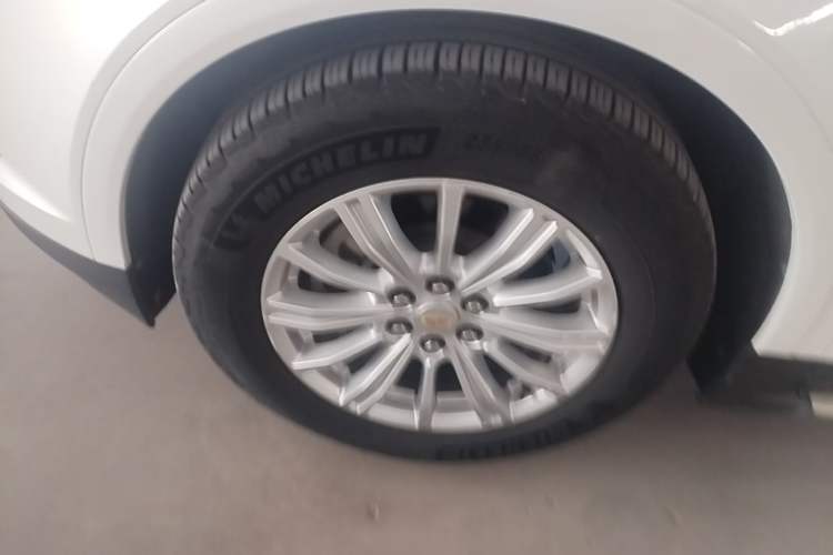 Used Cadillac XT5 2017 Anniversary Edition 28T Four-Wheel Drive Tech Model Left Front Wheel Hub