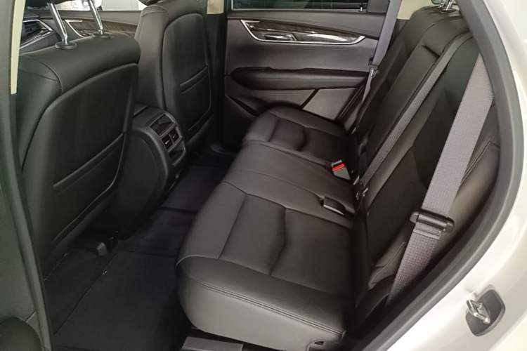 Used Cadillac XT5 2017 Anniversary Edition 28T Four-Wheel Drive Luxury Model Left Rear Seat