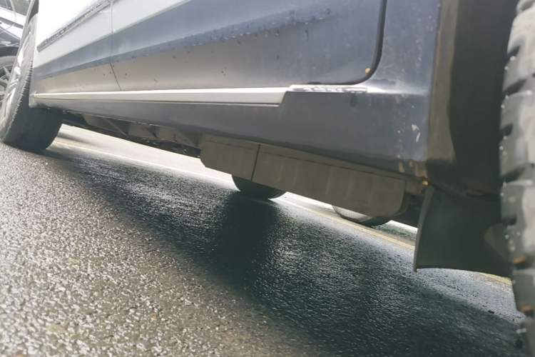 Used Cadillac XT5 2017 Anniversary Edition 25T Luxury Model Left Side Sill