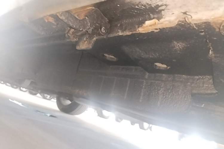 Used Cadillac XT5 2017 Anniversary Edition 28T Four-Wheel Drive Tech Model Left Side Sill