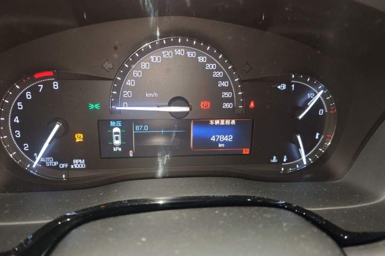 Used Cadillac XT5 2017 Anniversary Edition 25T Luxury Model Odometer Close Up
