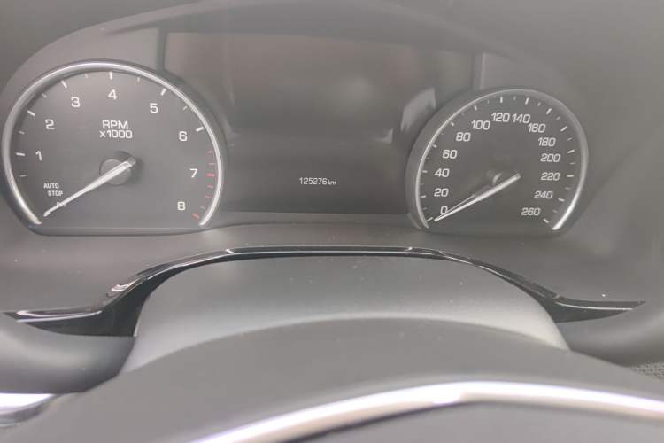 Used Cadillac XT5 2017 Anniversary Edition 28T Four-Wheel Drive Luxury Model Odometer Close Up