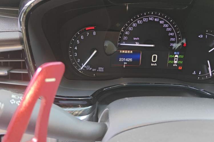 Used Cadillac XT5 2017 Anniversary Edition 25T Luxury Model Odometer Close Up