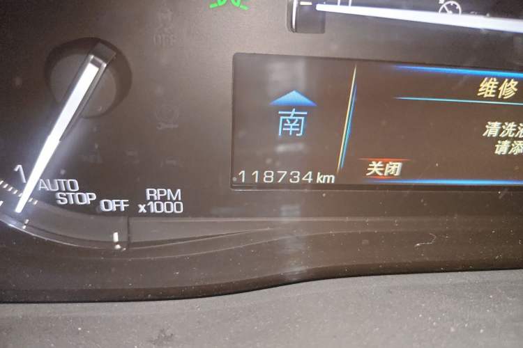 Used Cadillac XT5 2017 Anniversary Edition 25T Luxury Model Odometer Close Up