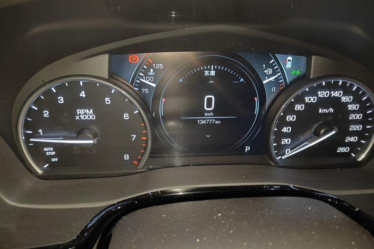 Used Cadillac XT5 2017 Anniversary Edition 25T Luxury Model Odometer Close Up