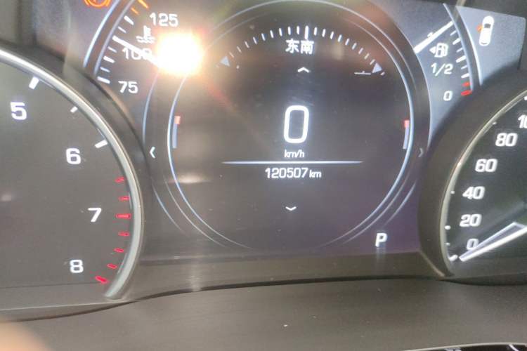 Used Cadillac XT5 2017 Anniversary Edition 25T Luxury Model Odometer Close Up