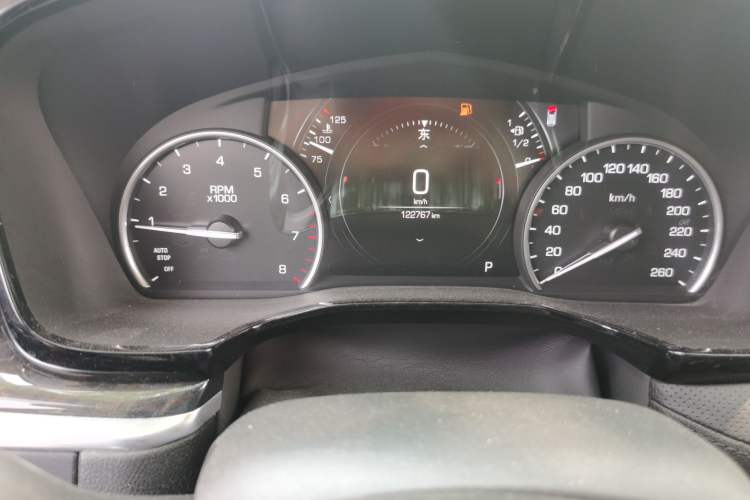 Used Cadillac XT5 2017 Anniversary Edition 25T Luxury Model Odometer Close Up