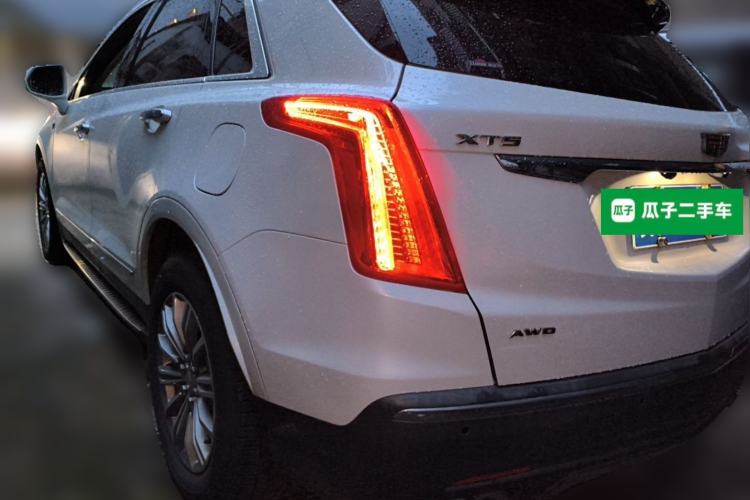 Used Cadillac XT5 2017 Anniversary Edition 28T Four-Wheel Drive Tech Model Rear Left 45 Deg