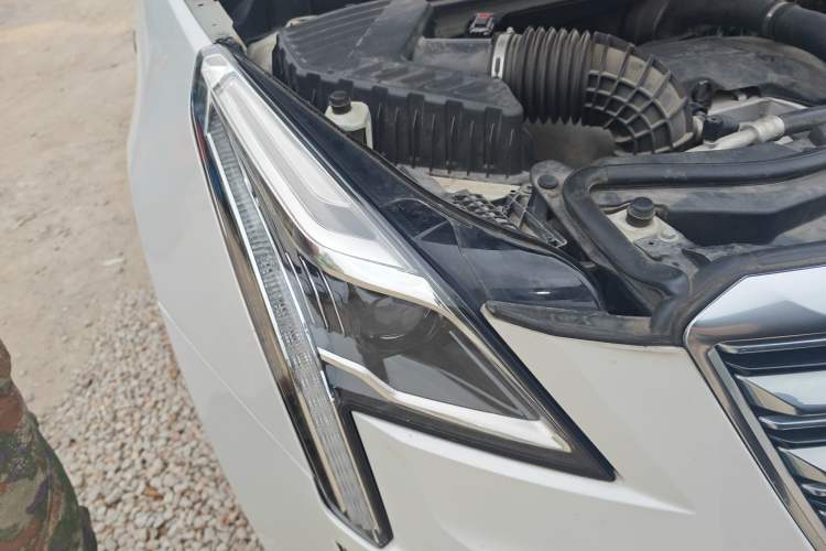 Used Cadillac XT5 2017 Anniversary Edition 28T Four-Wheel Drive Luxury Model Right Front Headlight