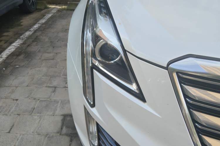 Used Cadillac XT5 2017 Anniversary Edition 25T Luxury Model Right Front Headlight