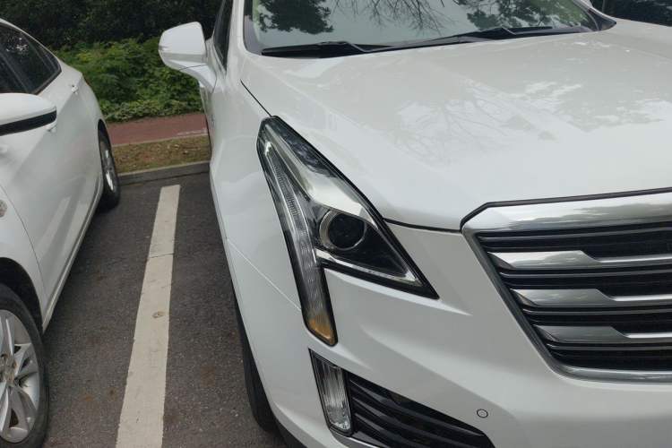 Used Cadillac XT5 2017 Anniversary Edition 25T Luxury Model Right Front Headlight