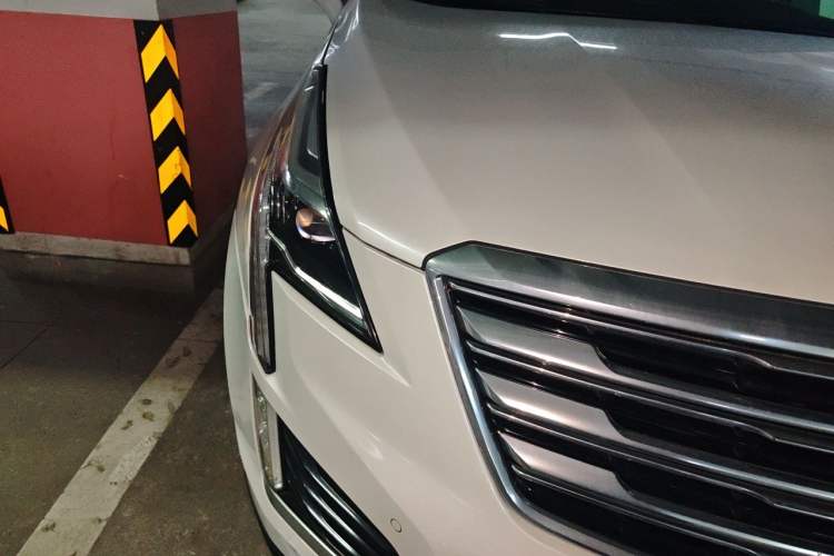 Used Cadillac XT5 2017 Anniversary Edition 28T Four-Wheel Drive Luxury Model Right Front Headlight