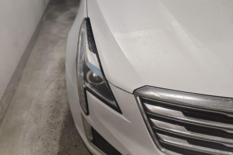 Used Cadillac XT5 2017 Anniversary Edition 25T Luxury Model Right Front Headlight
