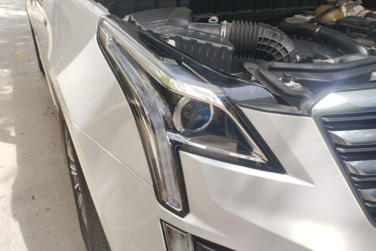 Used Cadillac XT5 2017 Anniversary Edition 25T Luxury Model Right Front Headlight