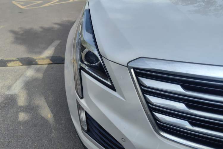 Used Cadillac XT5 2017 Anniversary Edition 25T Luxury Model Right Front Headlight