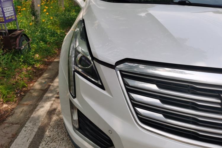 Used Cadillac XT5 2017 Anniversary Edition 25T Luxury Model Right Front Headlight