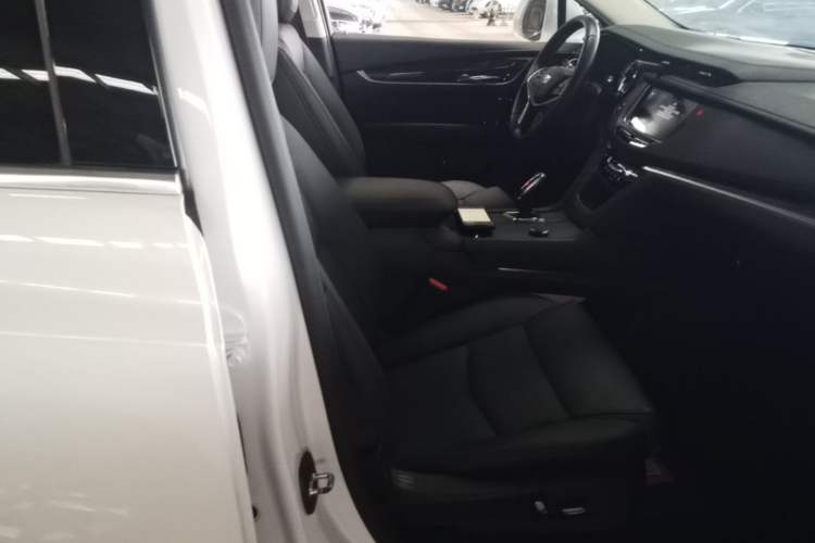 Used Cadillac XT5 2017 Anniversary Edition 25T Luxury Model Right Front Seat