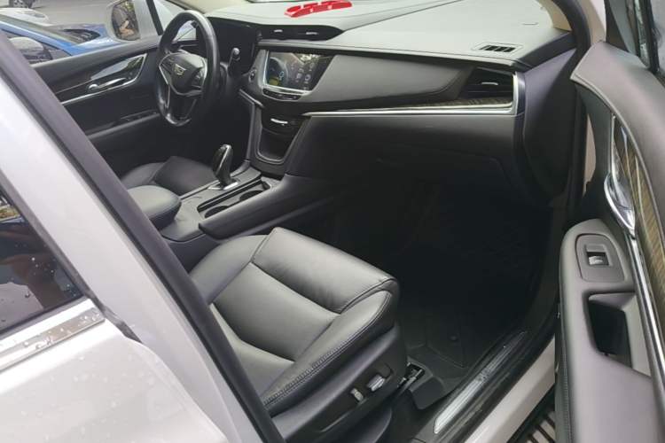 Used Cadillac XT5 2017 Anniversary Edition 25T Luxury Model Right Front Seat