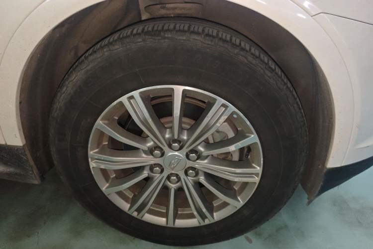 Used Cadillac XT5 2017 Anniversary Edition 25T Luxury Model Right Front Wheel Hub