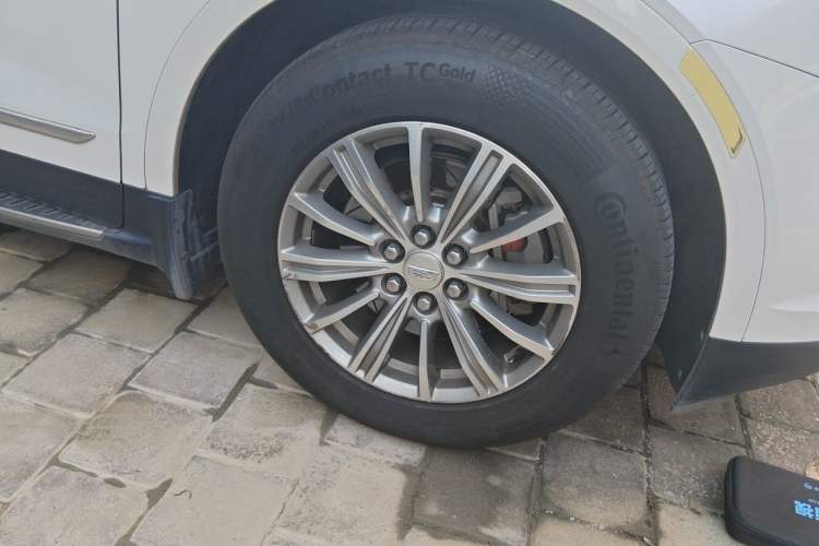 Used Cadillac XT5 2017 Anniversary Edition 25T Luxury Model Right Front Wheel Hub