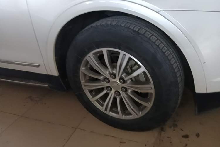 Used Cadillac XT5 2017 Anniversary Edition 28T Four-Wheel Drive Luxury Model Right Front Wheel Hub