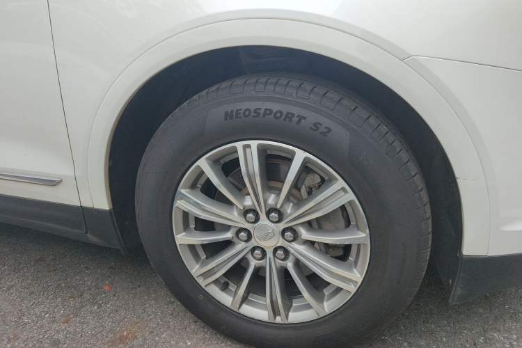 Used Cadillac XT5 2017 Anniversary Edition 25T Luxury Model Right Front Wheel Hub