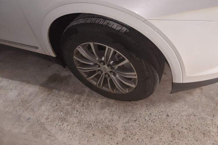 Used Cadillac XT5 2017 Anniversary Edition 25T Luxury Model Right Front Wheel Hub