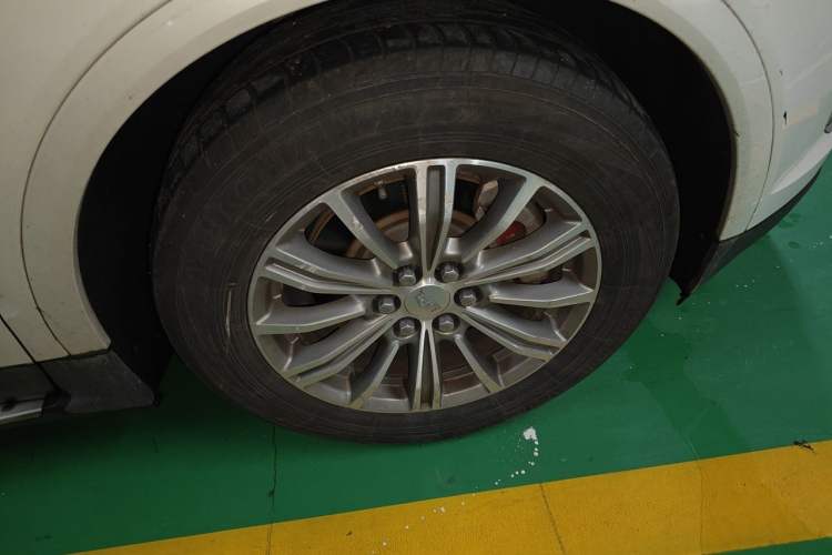 Used Cadillac XT5 2017 Anniversary Edition 25T Luxury Model Right Front Wheel Hub