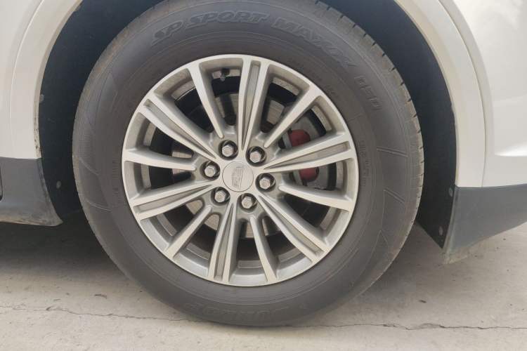 Used Cadillac XT5 2017 Anniversary Edition 25T Luxury Model Right Front Wheel Hub